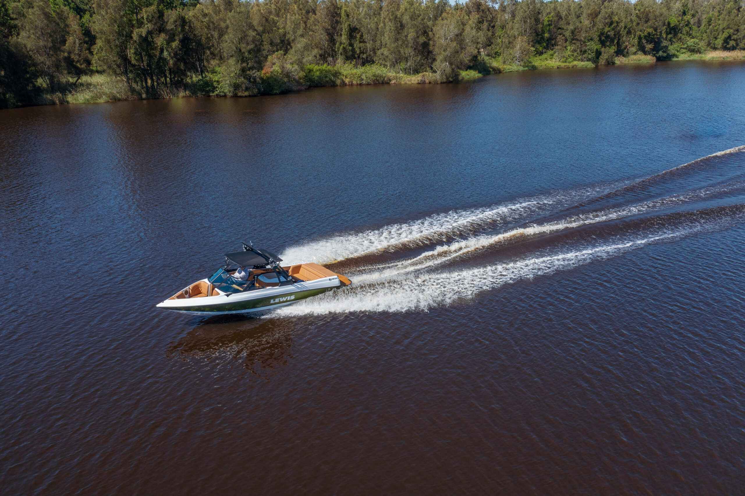 Lewis-CVX-21-6.2L-MerCrusier-Boat-Drone-1-scaled_4_11zon